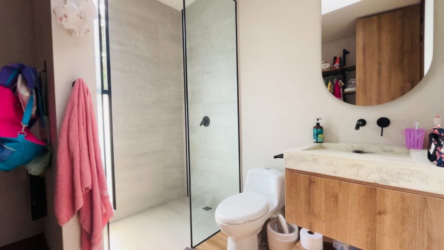 Casa de 5 alcobas en venta en Guamito, La Ceja, 495 m² · foto 3 de 24