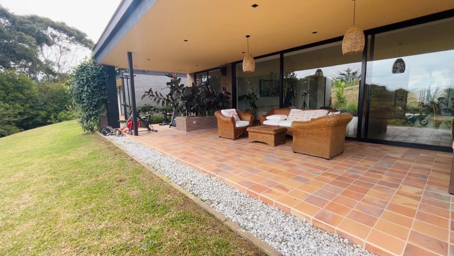 Casa de 5 alcobas en venta en Guamito, La Ceja, 495 m² · foto 8 de 24