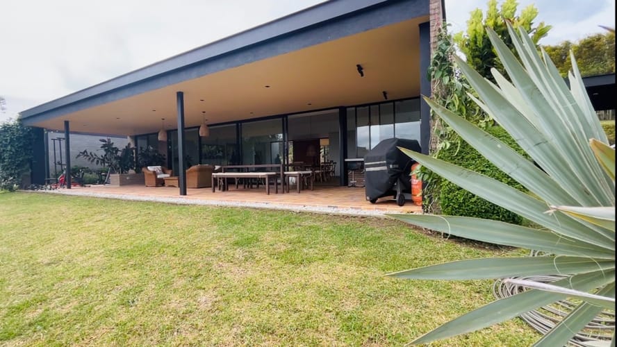 Casa de 5 alcobas en venta en Guamito, La Ceja, 495 m² · foto 9 de 24