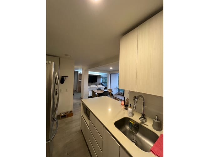 Apartamento de 2 alcobas en venta en Loma De Los Bernal, Medellín, 70 m² · foto 3 de 24