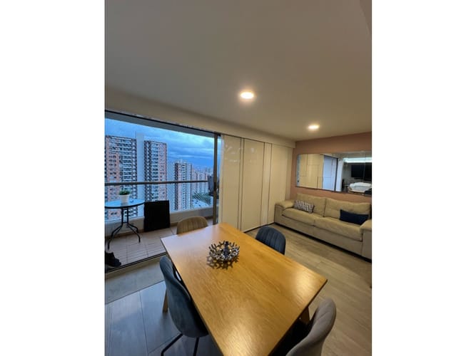 Apartamento de 2 alcobas en venta en Loma De Los Bernal, Medellín, 70 m² · foto 5 de 24