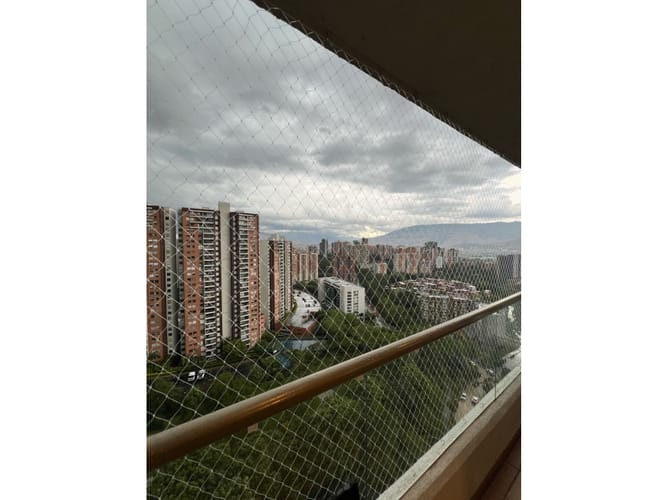 Apartamento de 2 alcobas en venta en Loma De Los Bernal, Medellín, 70 m² · foto 6 de 24
