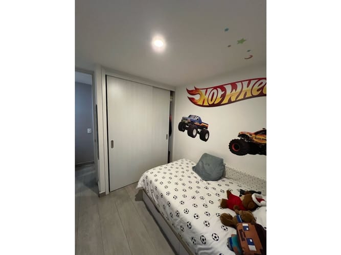 Apartamento de 2 alcobas en venta en Loma De Los Bernal, Medellín, 70 m² · foto 11 de 24