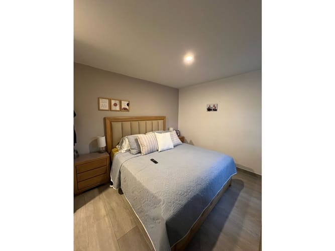 Apartamento de 2 alcobas en venta en Loma De Los Bernal, Medellín, 70 m² · foto 12 de 24