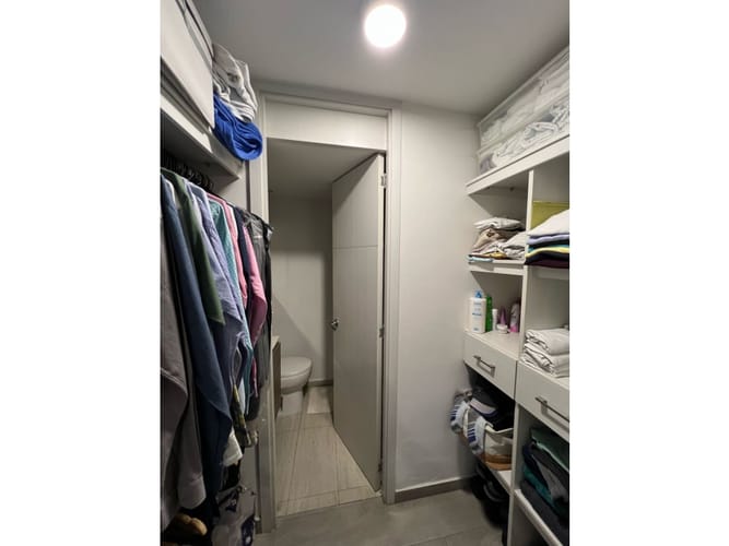 Apartamento de 2 alcobas en venta en Loma De Los Bernal, Medellín, 70 m² · foto 14 de 24