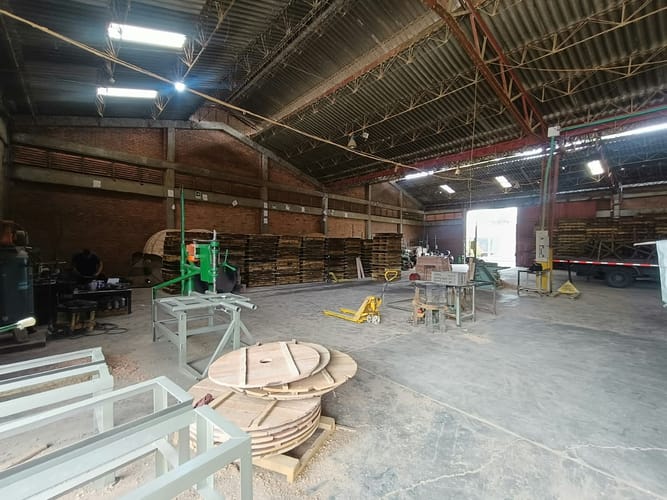 Bodega en arriendo en Las Delicias, Cali, 2700 m² · foto 2 de 21