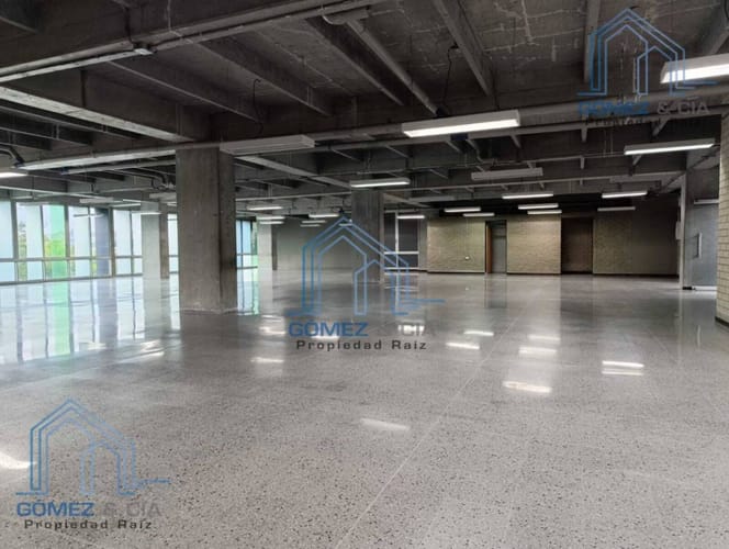 Oficina en arriendo en El Poblado, Medellín, 596 m² · foto 4 de 7