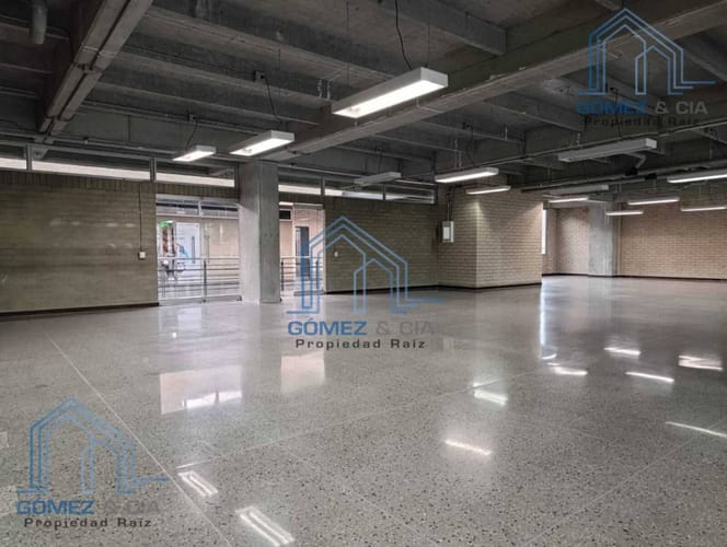 Oficina en arriendo en El Poblado, Medellín, 596 m² · foto 5 de 7