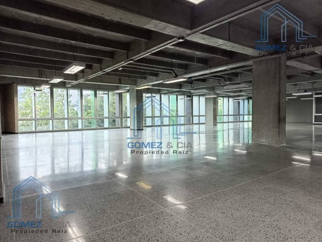 Oficina en arriendo en El Poblado, Medellín, 596 m² · foto 6 de 7