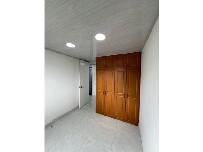 Apartamento de 3 alcobas en venta en Loma De Los Bernal, Medellín, 72 m² · foto 2 de 13