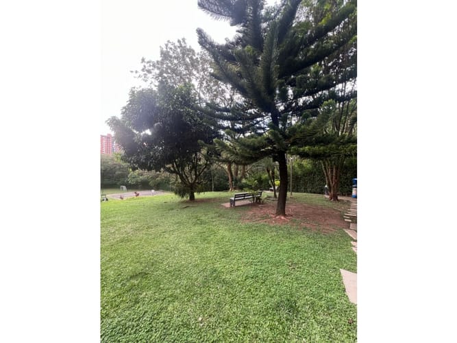 Apartamento de 3 alcobas en venta en Loma De Los Bernal, Medellín, 72 m² · foto 6 de 13