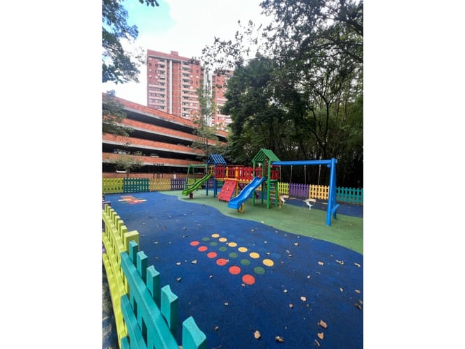 Apartamento de 3 alcobas en venta en Loma De Los Bernal, Medellín, 72 m² · foto 9 de 13