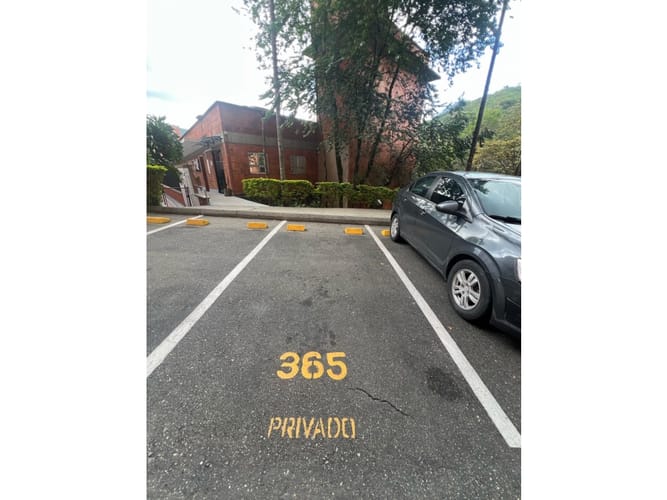 Apartamento de 3 alcobas en venta en Loma De Los Bernal, Medellín, 72 m² · foto 10 de 13