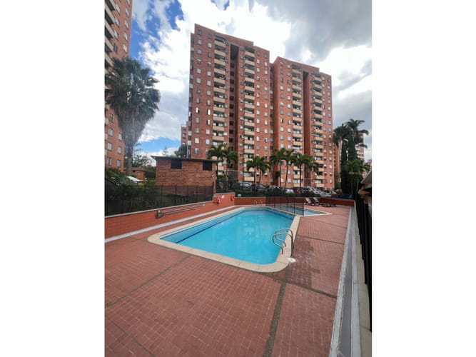 Apartamento de 3 alcobas en venta en Loma De Los Bernal, Medellín, 72 m² · foto 11 de 13