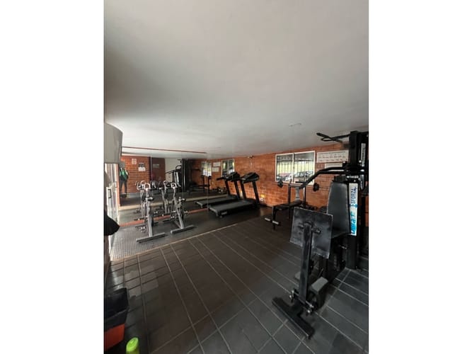 Apartamento de 3 alcobas en venta en Loma De Los Bernal, Medellín, 72 m² · foto 12 de 13
