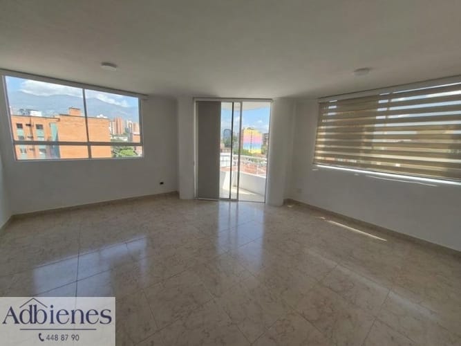 Apartamento de 2 alcobas en arriendo en Laureles, Medellín, 75 m² · foto 2 de 13