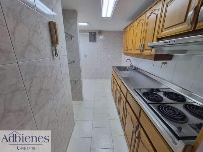 Apartamento de 2 alcobas en arriendo en Laureles, Medellín, 75 m² · foto 3 de 13