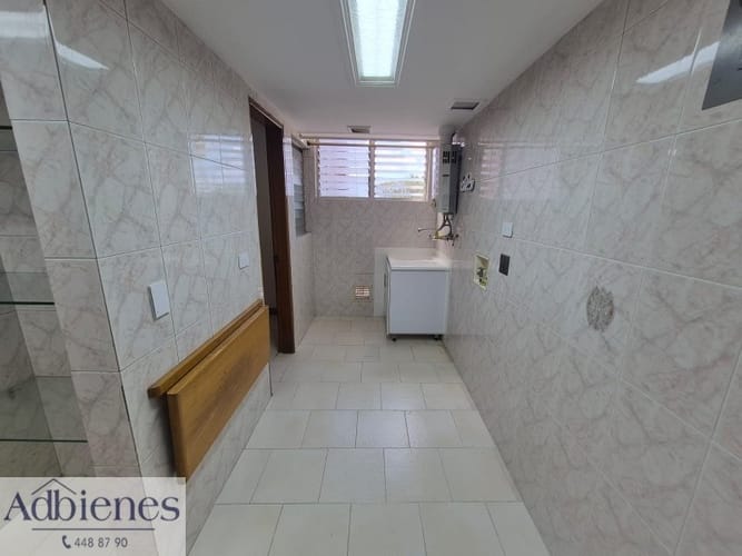 Apartamento de 2 alcobas en arriendo en Laureles, Medellín, 75 m² · foto 4 de 13