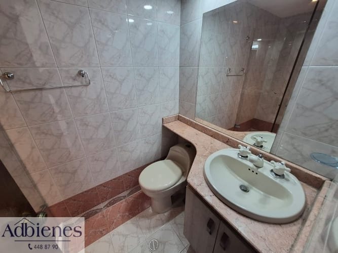 Apartamento de 2 alcobas en arriendo en Laureles, Medellín, 75 m² · foto 9 de 13