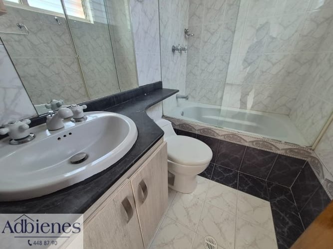 Apartamento de 2 alcobas en arriendo en Laureles, Medellín, 75 m² · foto 11 de 13