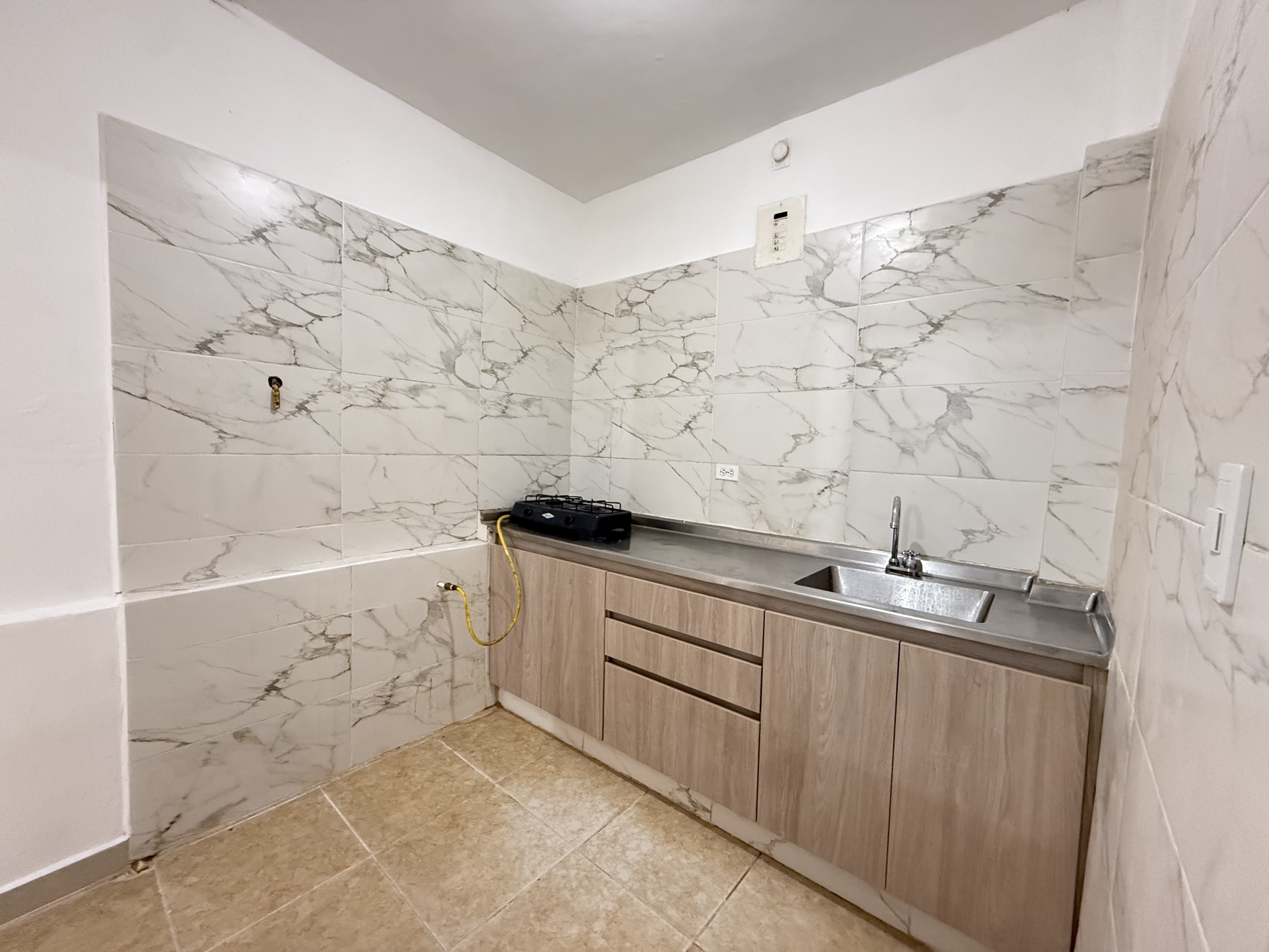 Apartamento en venta en Manrique Central, Medellín · foto 2 de 14