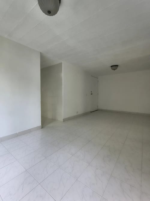 Apartamento de 3 alcobas en arriendo en Loma Del Indio, Medellín, 75 m² · foto 2 de 10