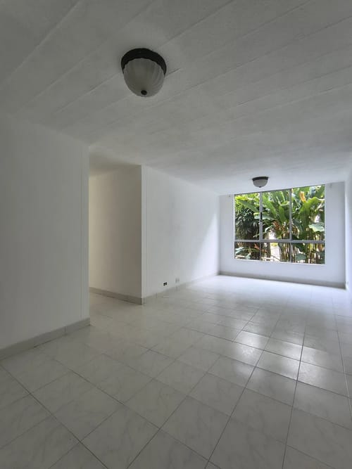 Apartamento de 3 alcobas en arriendo en Loma Del Indio, Medellín, 75 m² · foto 3 de 10
