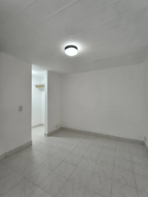 Apartamento de 3 alcobas en arriendo en Loma Del Indio, Medellín, 75 m² · foto 4 de 10