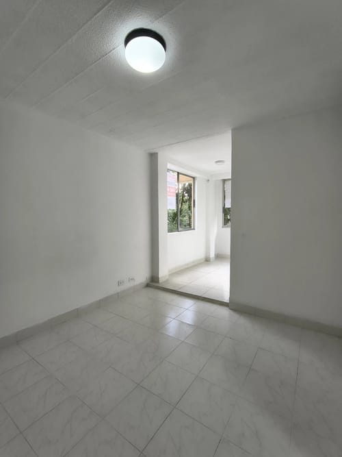 Apartamento de 3 alcobas en arriendo en Loma Del Indio, Medellín, 75 m² · foto 5 de 10