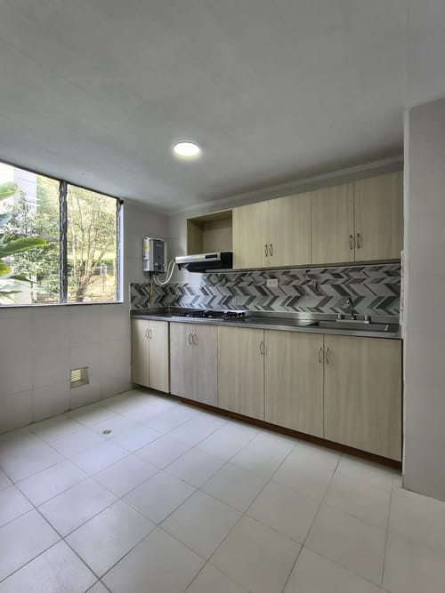 Apartamento de 3 alcobas en arriendo en Loma Del Indio, Medellín, 75 m² · foto 7 de 10