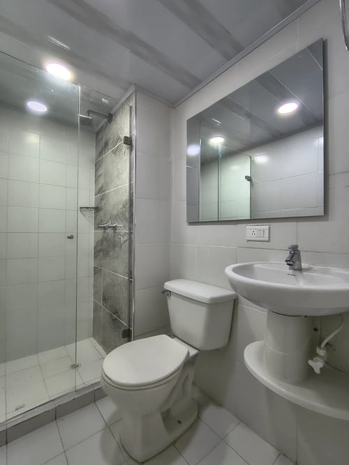 Apartamento de 3 alcobas en arriendo en Loma Del Indio, Medellín, 75 m² · foto 9 de 10