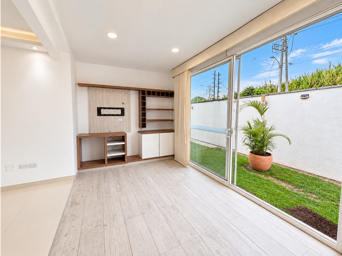 Casa de 5 alcobas en venta en El Castillo, Jamundí, 317 m² · foto 2 de 24