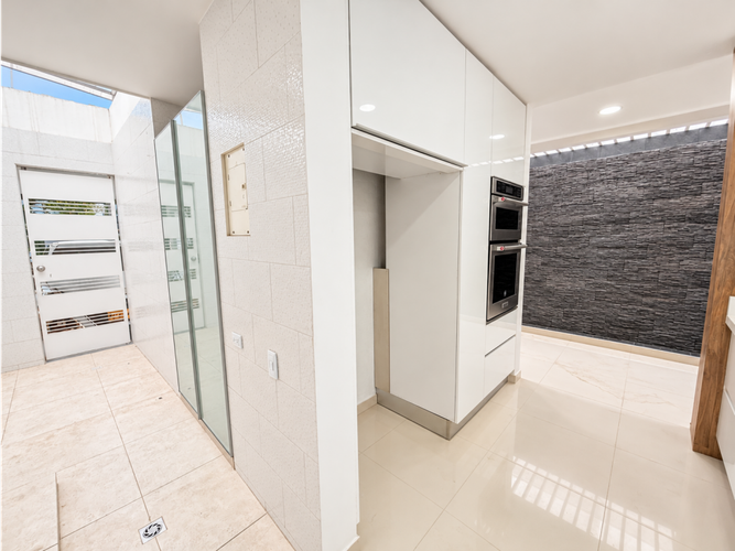 Casa de 5 alcobas en venta en El Castillo, Jamundí, 317 m² · foto 6 de 24