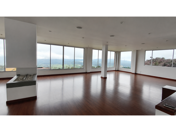 Casa de 4 alcobas en venta en Yerbabuena, Sopó, 442 m² · foto 2 de 20