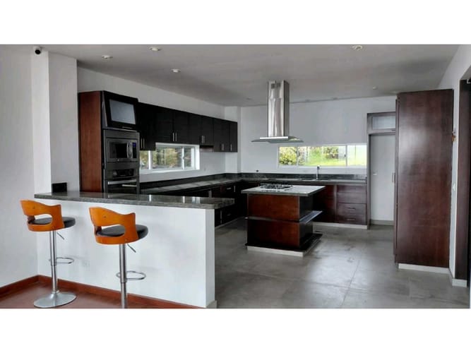 Casa de 4 alcobas en venta en Yerbabuena, Sopó, 442 m² · foto 3 de 20