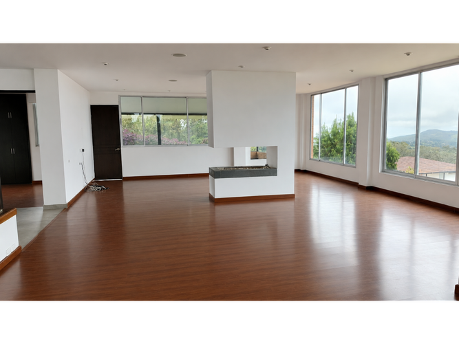 Casa de 4 alcobas en venta en Yerbabuena, Sopó, 442 m² · foto 5 de 20