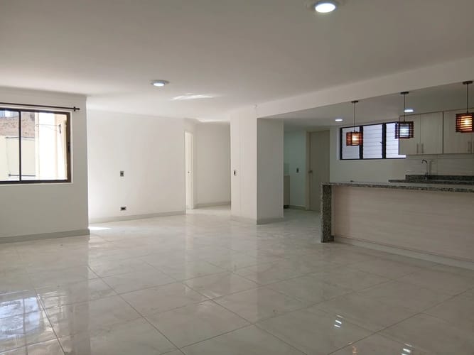 Apartamento de 4 alcobas en arriendo en Florida Nueva, Medellín, 120 m² · foto 2 de 10