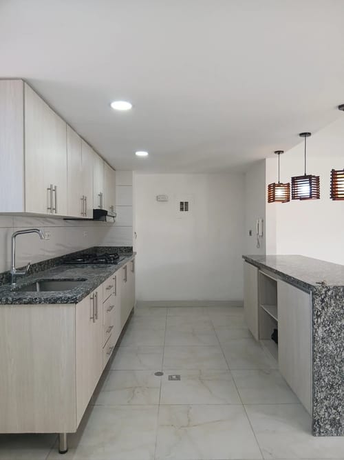 Apartamento de 4 alcobas en arriendo en Florida Nueva, Medellín, 120 m² · foto 7 de 10