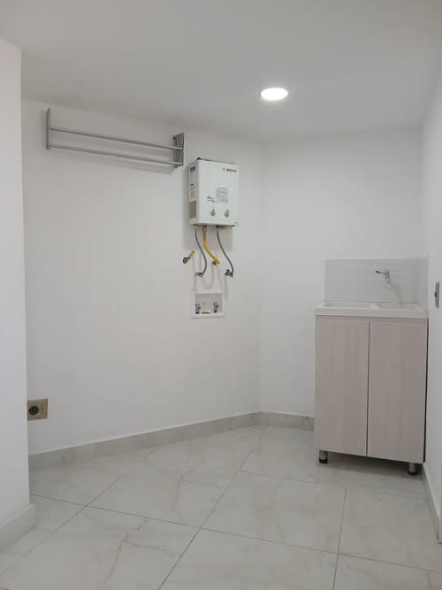 Apartamento de 4 alcobas en arriendo en Florida Nueva, Medellín, 120 m² · foto 8 de 10