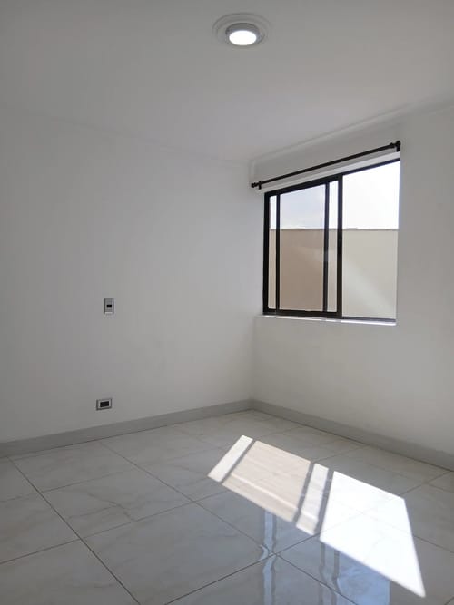 Apartamento de 4 alcobas en arriendo en Florida Nueva, Medellín, 120 m² · foto 9 de 10