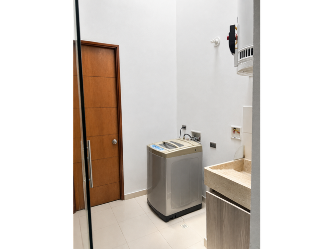 Casa de 3 alcobas en venta en Loma El Atravesado, Envigado, 240 m² · foto 7 de 24