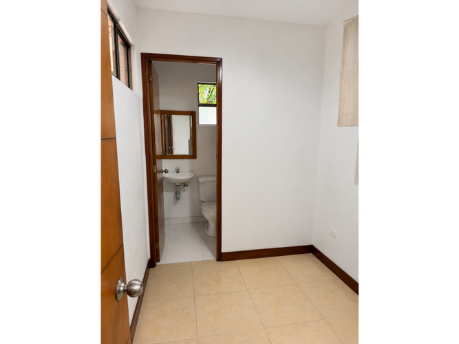 Casa de 3 alcobas en venta en Loma El Atravesado, Envigado, 240 m² · foto 8 de 24
