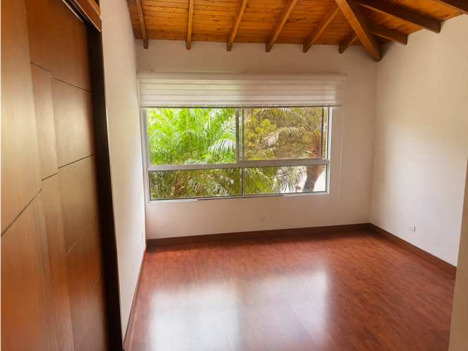 Casa de 3 alcobas en venta en Loma El Atravesado, Envigado, 240 m² · foto 16 de 24