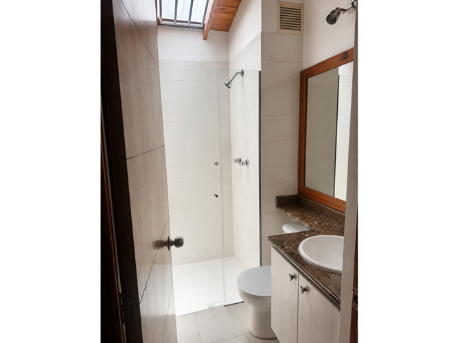 Casa de 3 alcobas en venta en Loma El Atravesado, Envigado, 240 m² · foto 20 de 24