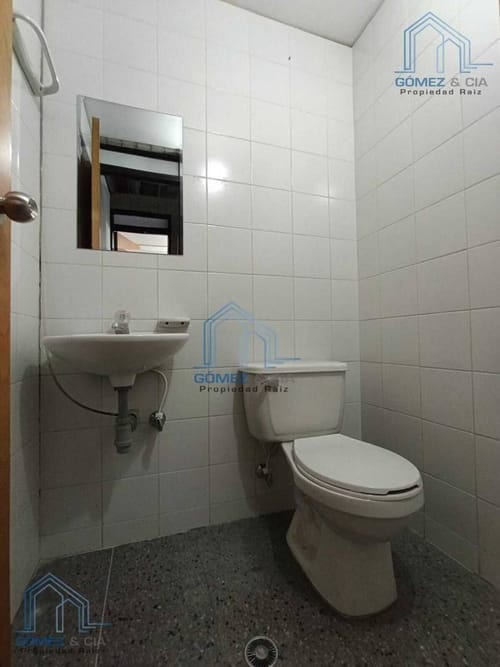 Oficina en arriendo en El Poblado, Medellín, 176 m² · foto 8 de 10