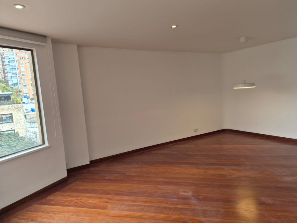 Apartamento en venta en Los Rosales, Bogotá · foto 2 de 13