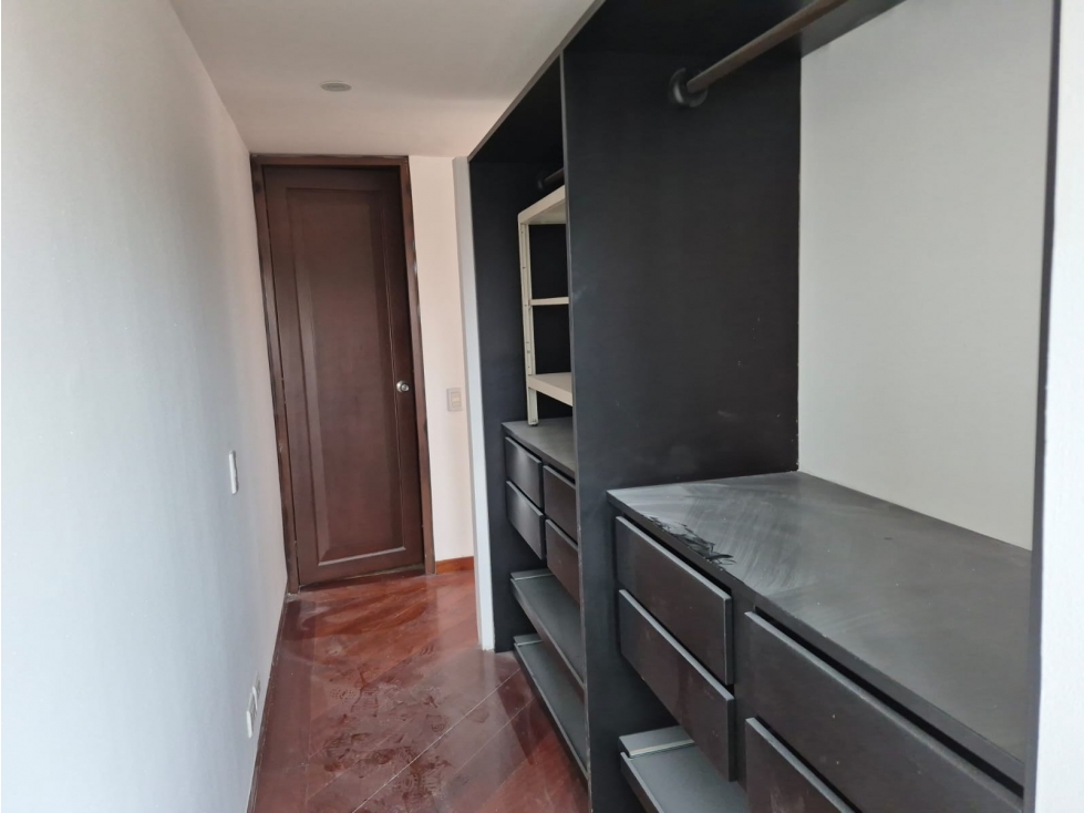 Apartamento en venta en Los Rosales, Bogotá · foto 4 de 13