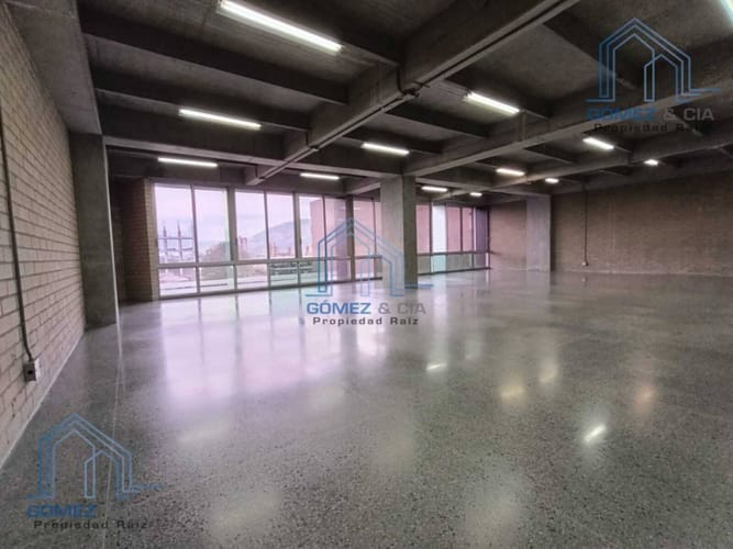 Oficina en arriendo en El Poblado, Medellín, 350 m² · foto 6 de 8