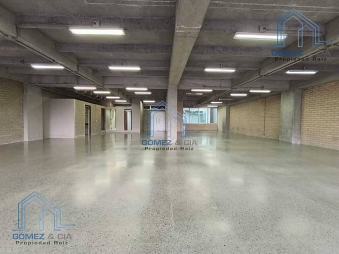 Oficina en arriendo en El Poblado, Medellín, 350 m² · foto 7 de 8