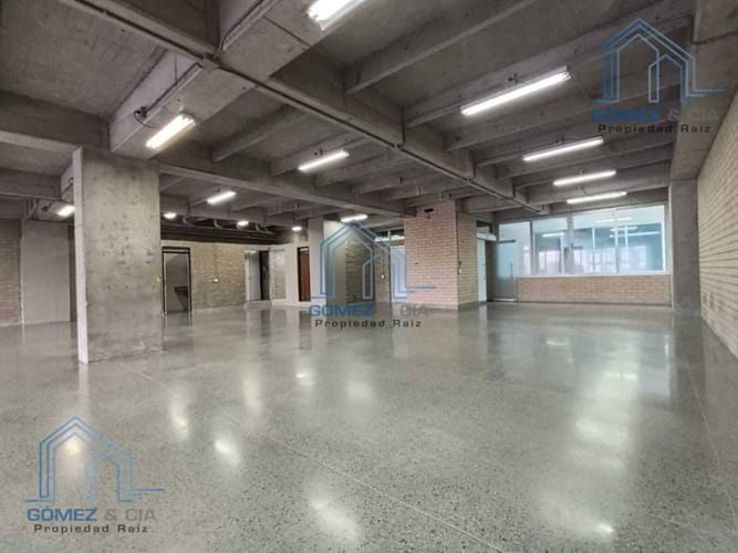 Oficina en arriendo en El Poblado, Medellín, 350 m² · foto 8 de 8